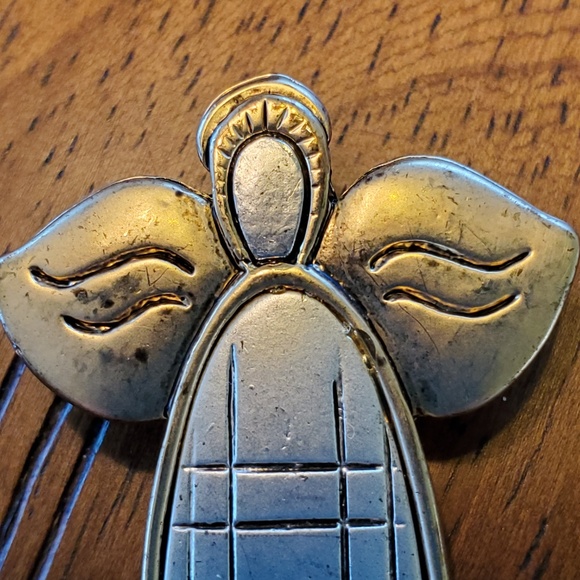 Angel Brooch - Picture 3 of 5